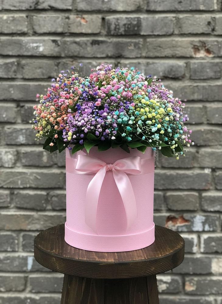 Цветочная композиция из Гипсофила и Розы в шляпной коробке в Тихорецке