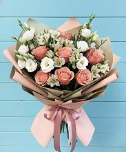 Букет цветов из:  Розы, Альстромерии и Лизиантусы в Тихорецке