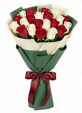 Букет Микс из красных и белых роз в Тихорецке