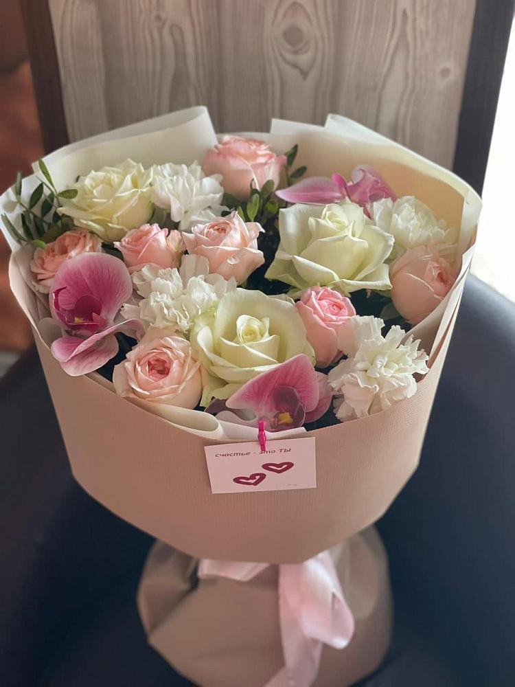 Букет цветов из: Орхидеи, Розы и Гвоздики в Тихорецке