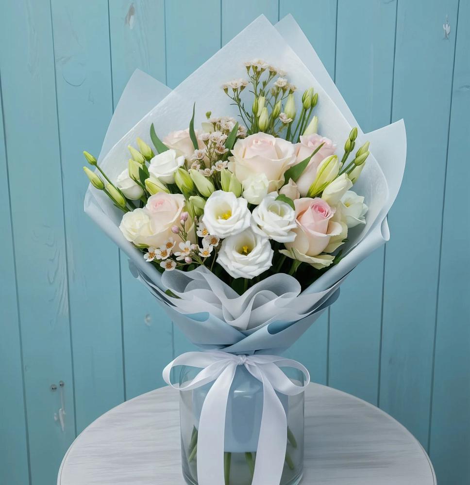 Букет цветов из: Розы и Лизиантусы в Тихорецке