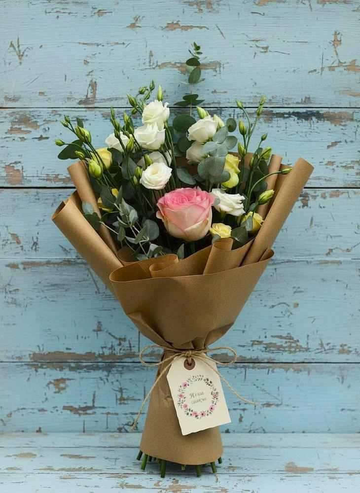 Букет цветов из: Розы и Лизиантусы в Тихорецке