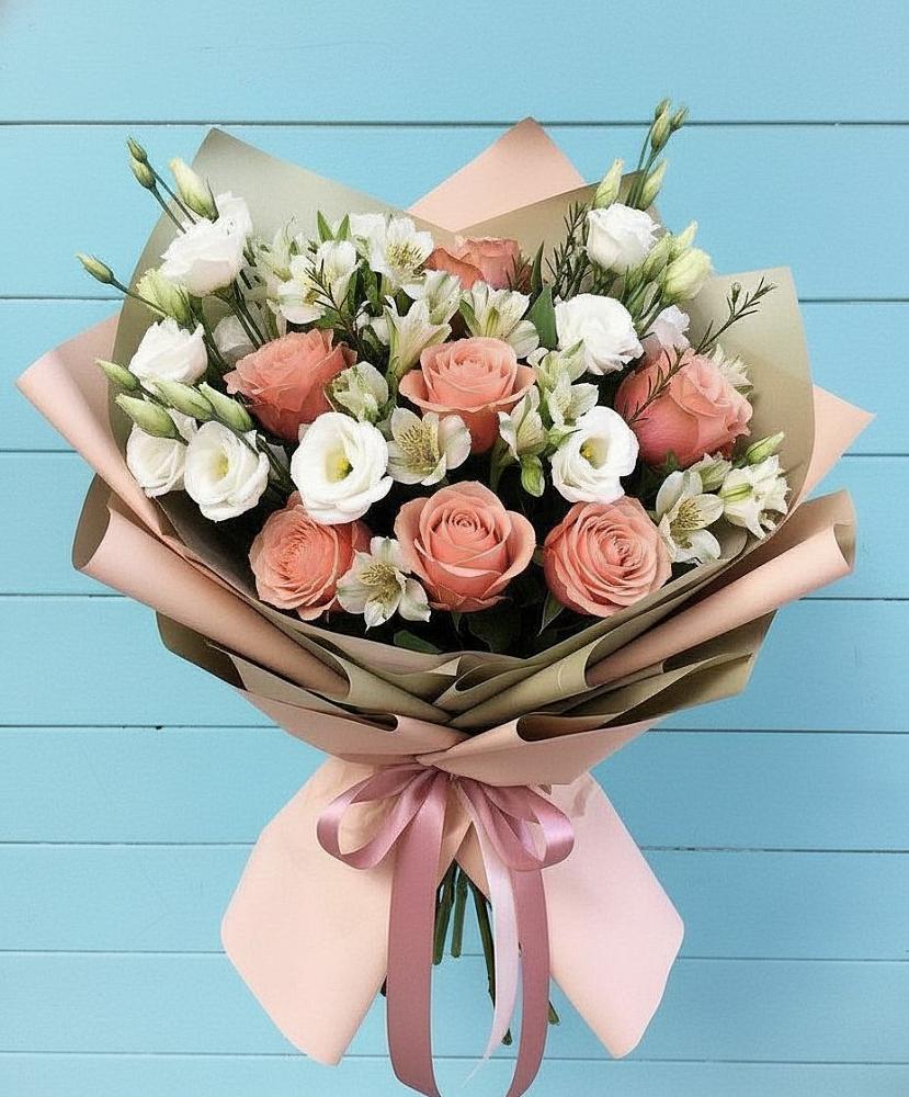 Букет цветов из: Розы, Альстромерии и Лизиантусы в Тихорецке