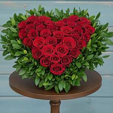 Цветочная композиция из Розы в виде сердца в Тихорецке