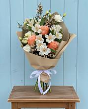 Букет цветов из:  Альстромерии, Лизиантусы, Розы и Хризантемы в Тихорецке