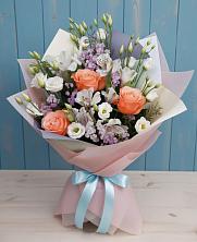 Букет цветов из:  Лизиантусы, Розы, Альстромерии и Гипсофила в Тихорецке