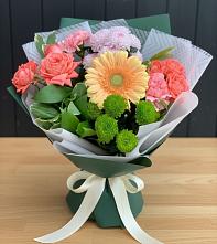 Букет цветов из:  Гвоздики, Розы, Герберы и Хризантемы в Тихорецке