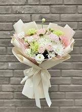 Букет цветов из:  Гвоздики, Розы, Лизиантусы и Хризантемы в Тихорецке