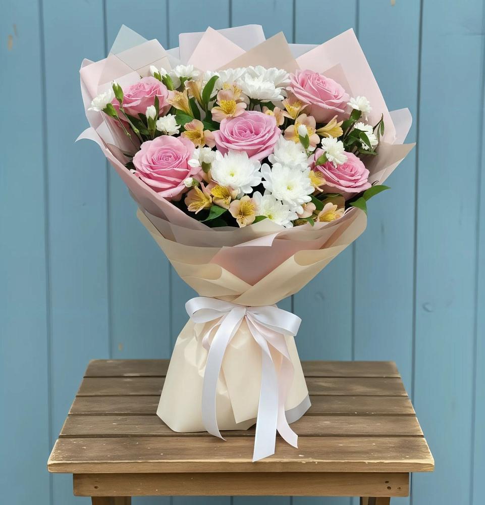 Букет цветов из: Гвоздики, Орхидеи и Розы в Тихорецке