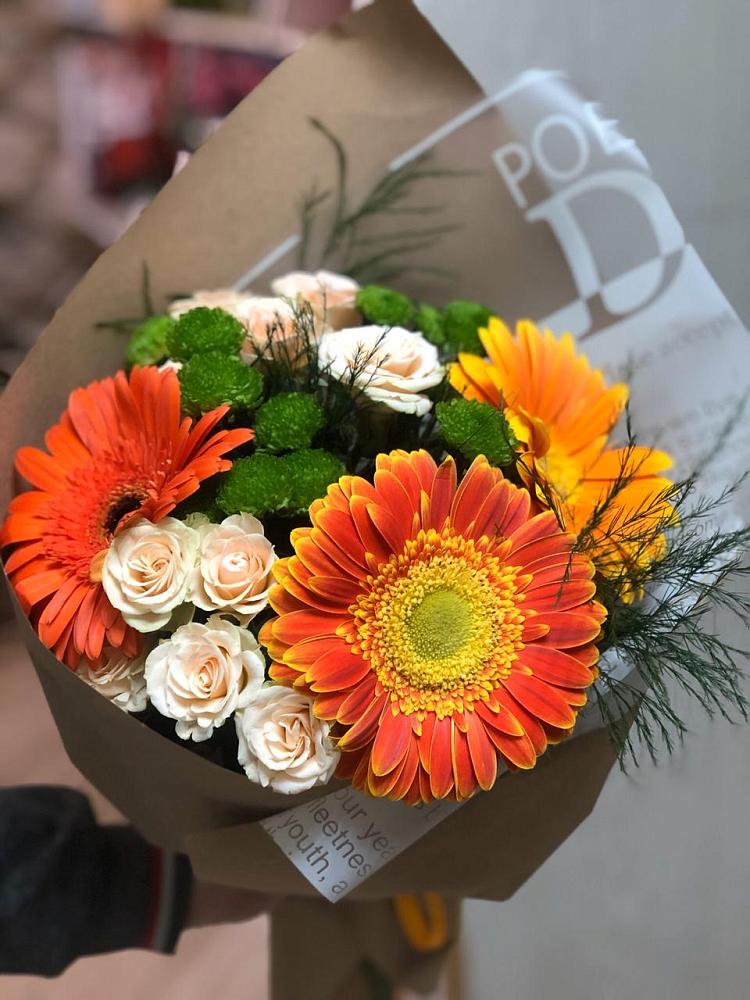 Букет цветов из: Герберы, Хризантемы и Розы в Тихорецке