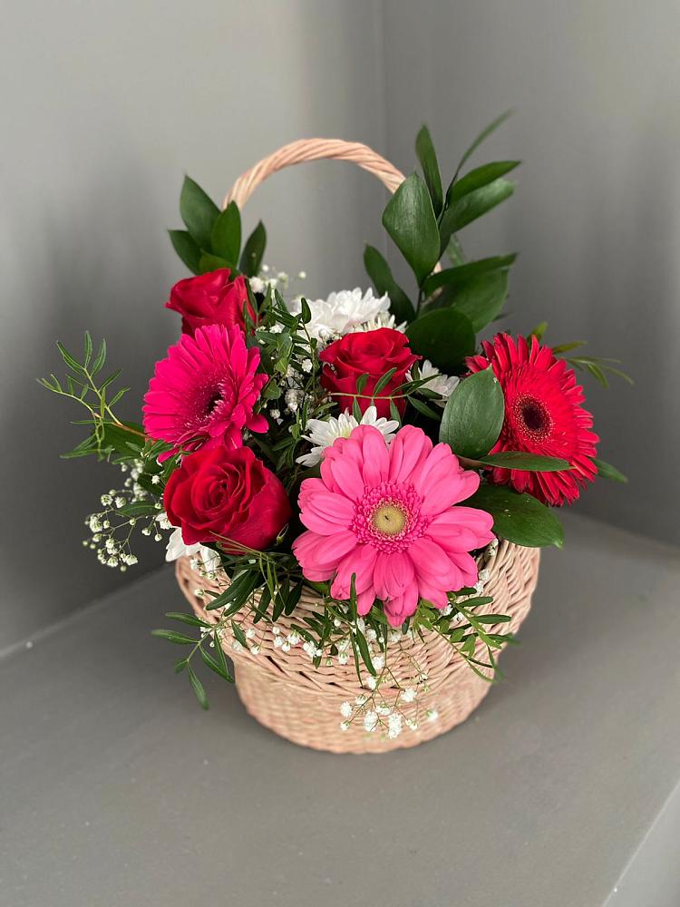 Цветочная композиция из Розы, Хризантемы и Герберы в корзине в Тихорецке