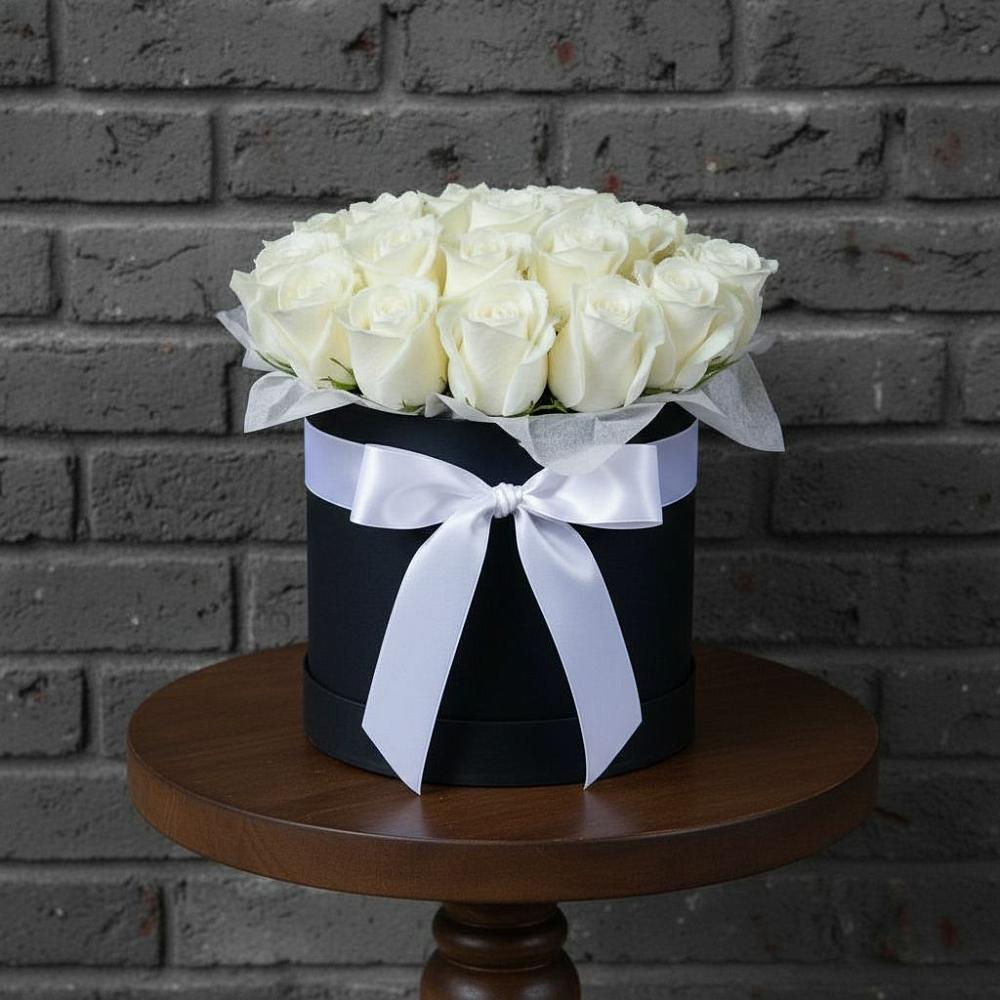 Цветочная композиция из Розы в шляпной коробке в Тихорецке