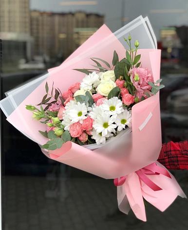 Букет цветов из: Розы, Лизиантусы и Хризантемы в Тихорецке