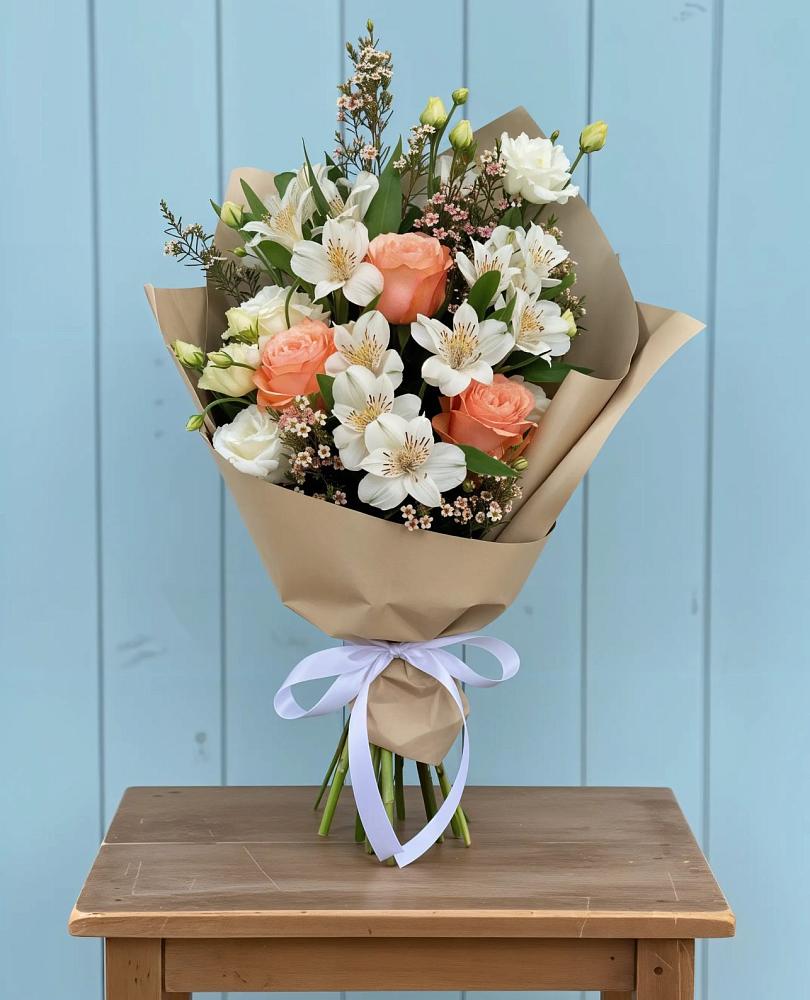 Букет цветов из: Альстромерии, Лизиантусы, Розы и Хризантемы в Тихорецке