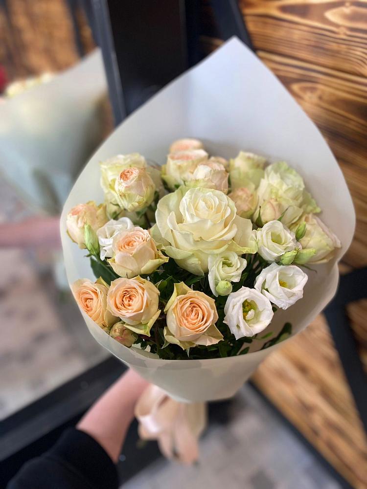 Букет цветов из: Розы и Лизиантусы в Тихорецке